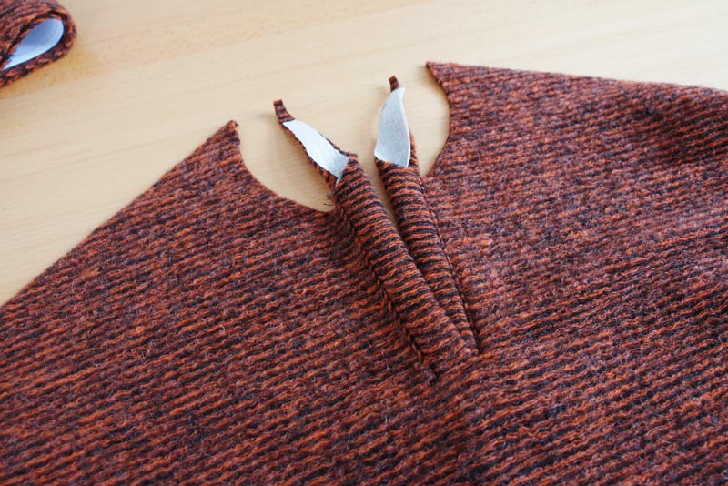 Střih a návod na dámské teplé pončo s límcem