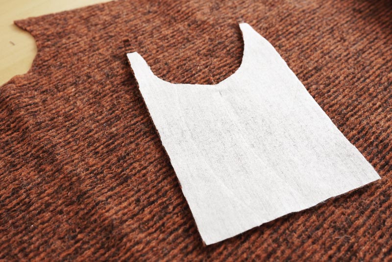 Střih a návod na dámské teplé pončo s límcem