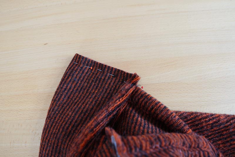 Střih a návod na dámské teplé pončo s límcem