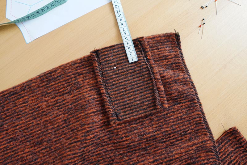 Střih a návod na dámské teplé pončo s límcem