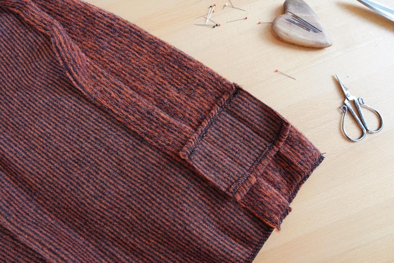 Střih a návod na dámské teplé pončo s límcem