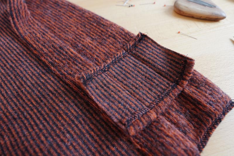 Střih a návod na dámské teplé pončo s límcem