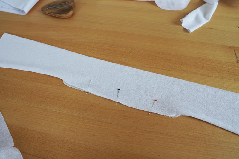 Střih a návod jak ušít dámské tričko se stojáčkem a překřížením