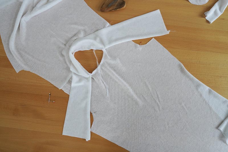 Střih a návod jak ušít dámské tričko se stojáčkem a překřížením