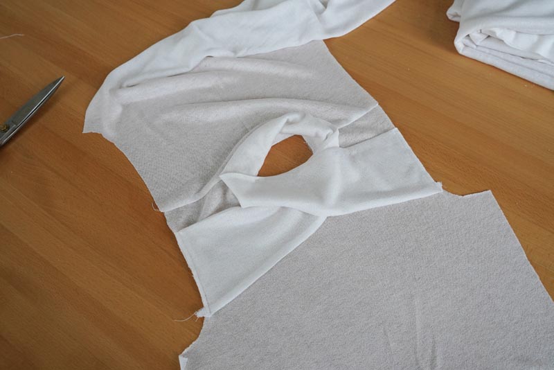 Střih a návod jak ušít dámské tričko se stojáčkem a překřížením