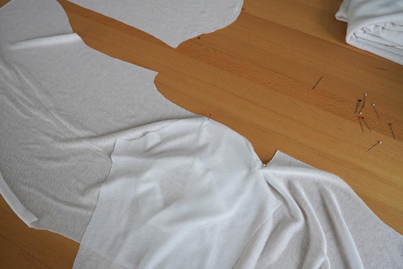 Střih a návod jak ušít dámské tričko se stojáčkem a překřížením