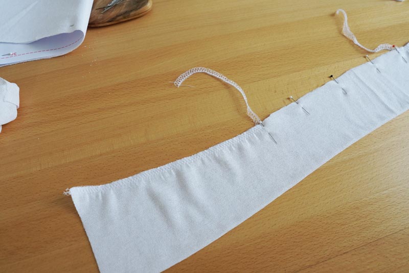 Střih a návod jak ušít dámské tričko se stojáčkem a překřížením