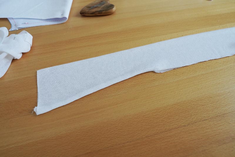 Střih a návod jak ušít dámské tričko se stojáčkem a překřížením