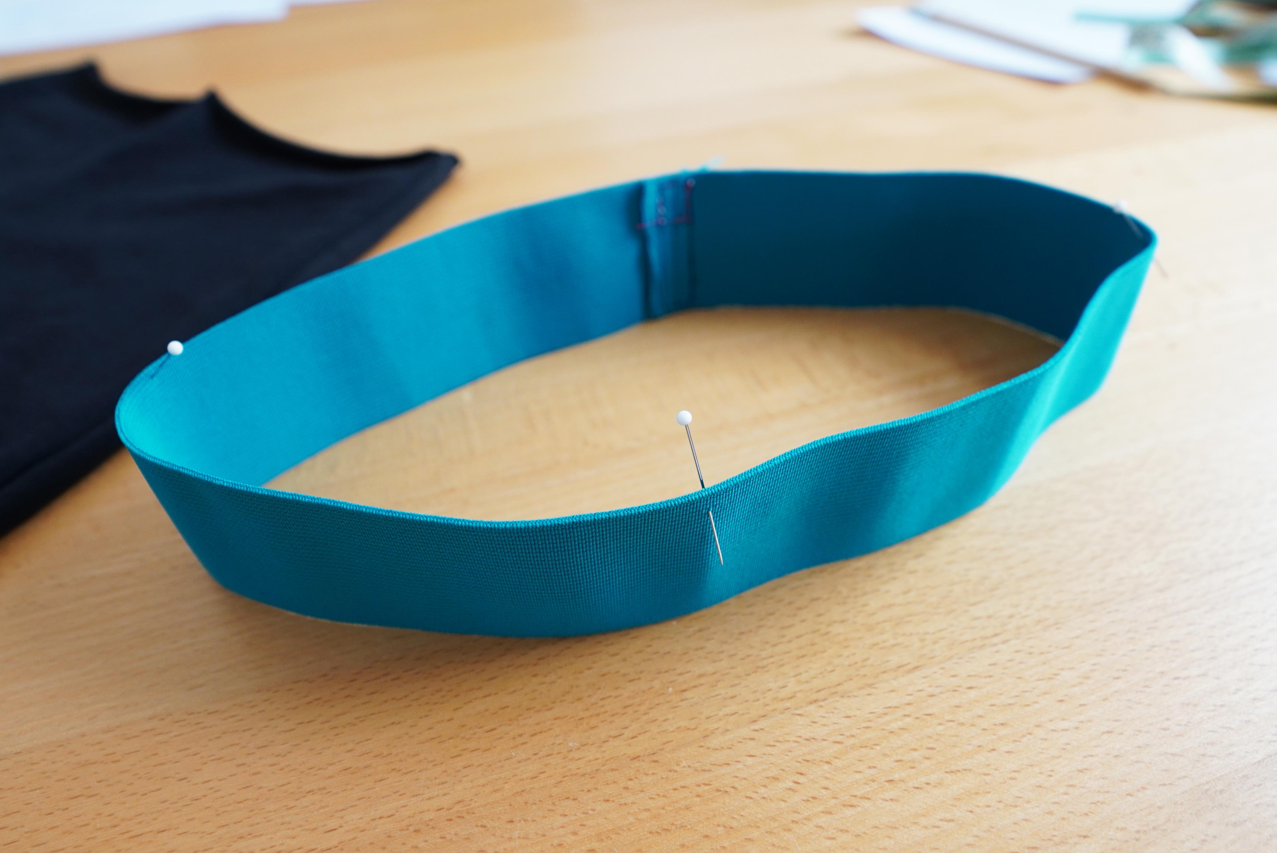 Střih na jednoduché elastické zvonáče s vysokým pasem a návod na šití zdarma