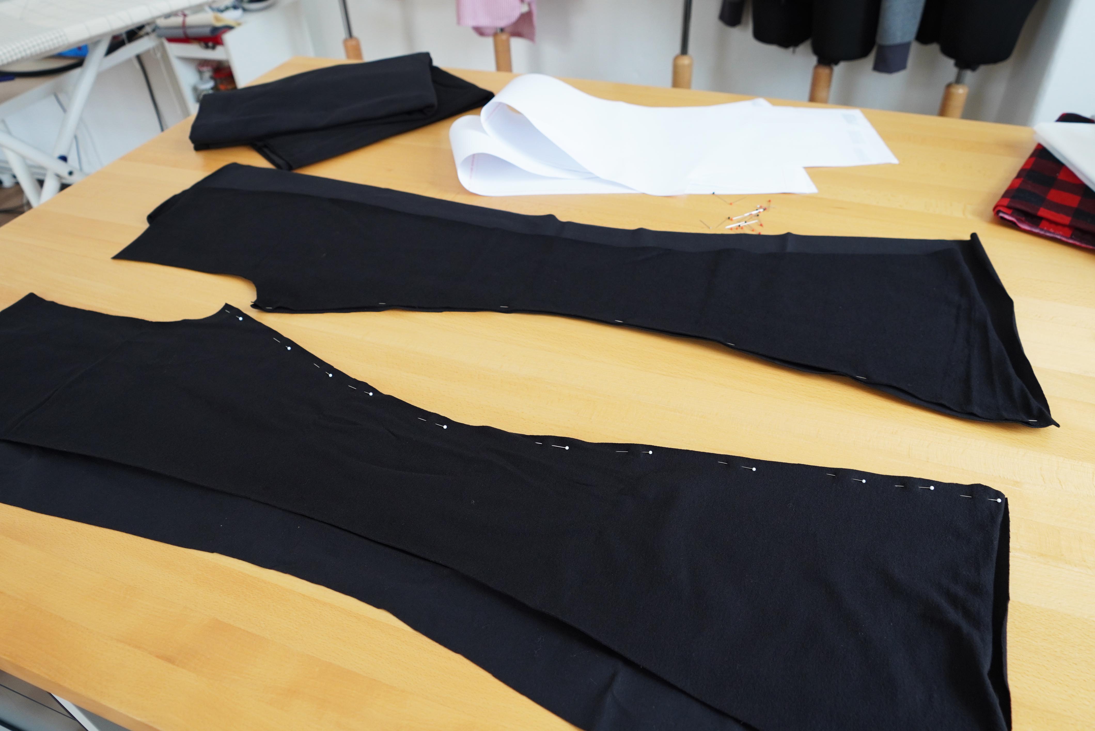 Střih na jednoduché elastické zvonáče s vysokým pasem a návod na šití zdarma