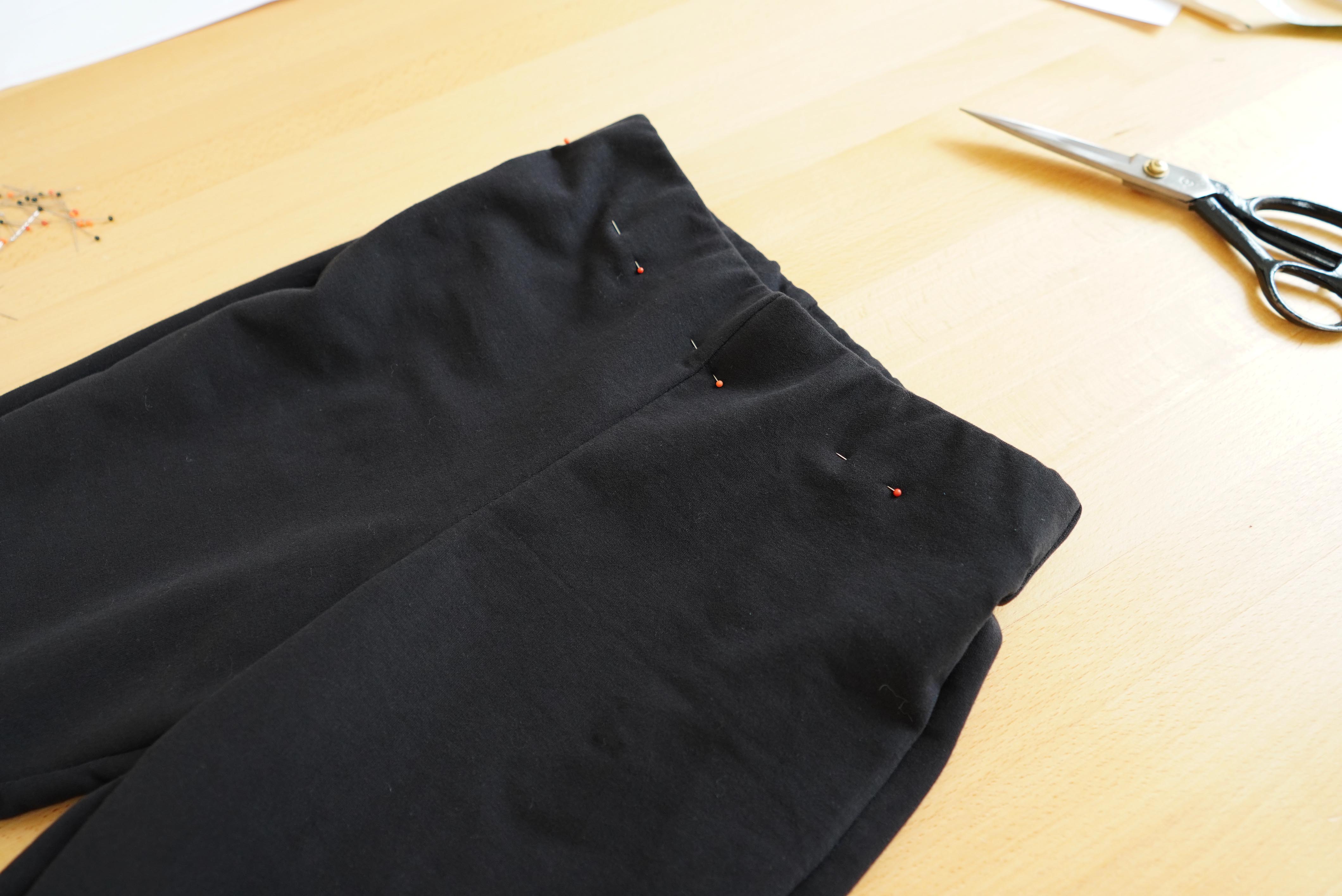 Střih na jednoduché elastické zvonáče s vysokým pasem a návod na šití zdarma