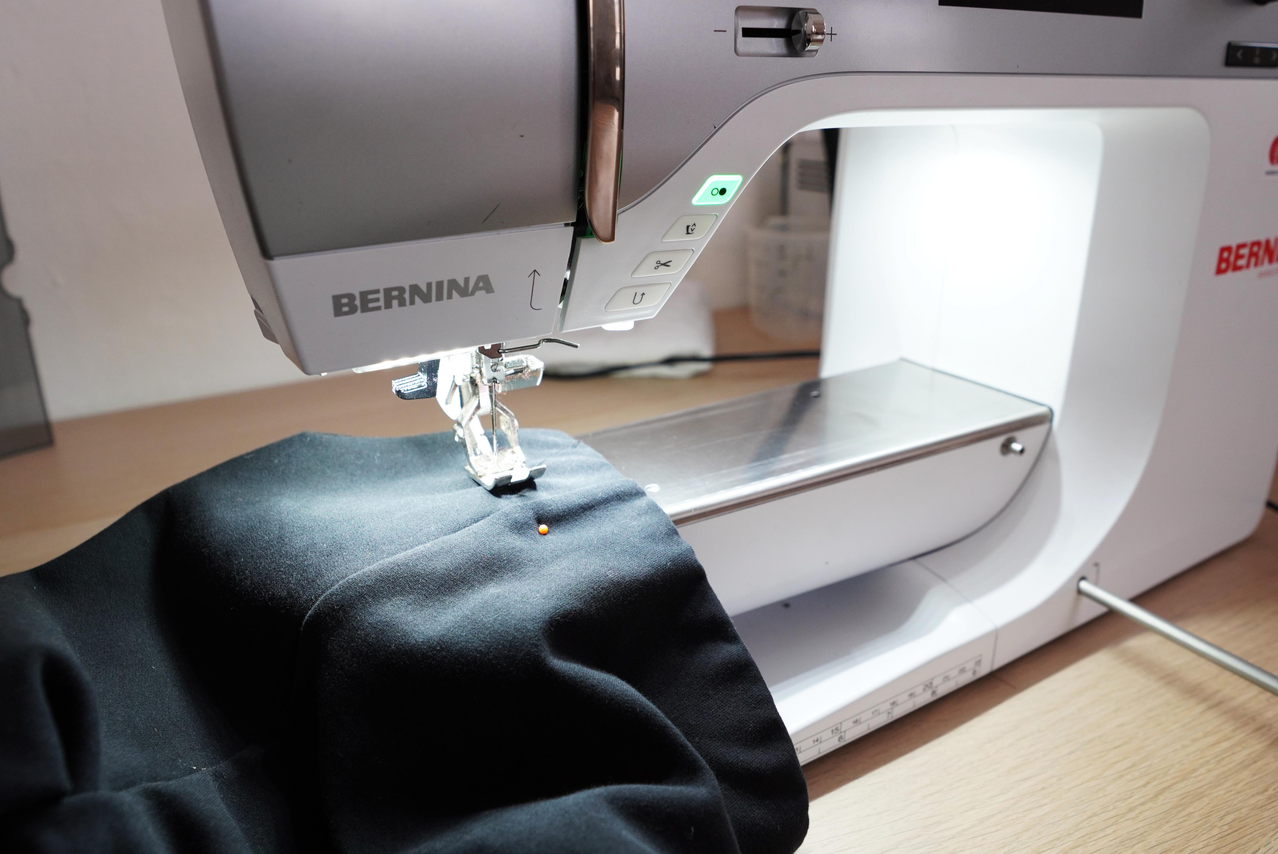 Střih na jednoduché elastické zvonáče s vysokým pasem a návod na šití zdarma