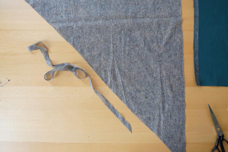 Střih a návod jak ušít dámské podzimní manšestrové šaty bez rukávů - střihová příprava a vyztužení dílů