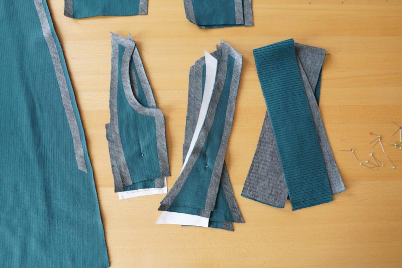 Střih a návod jak ušít dámské podzimní manšestrové šaty bez rukávů - střihová příprava a vyztužení dílů