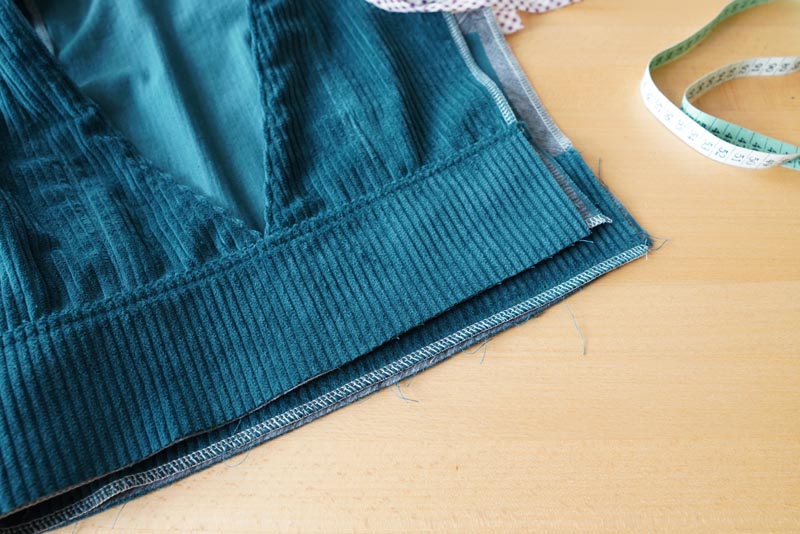 Střih a návod jak ušít dámské podzimní manšestrové šaty bez rukávů - pásek