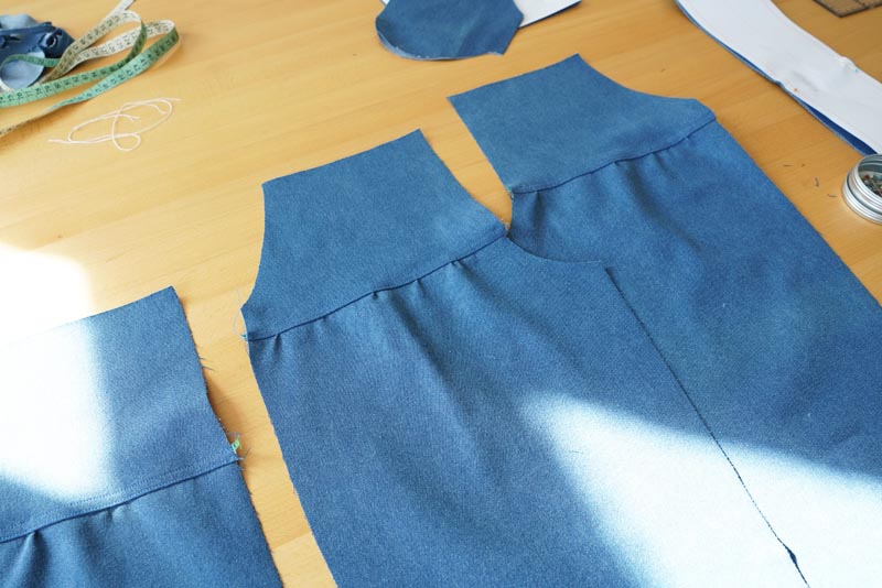 Dětský a dámský střih na kalhot + podrobný návod na šití balónových kalhot zdarma - sedlo v předním a zadním dílu