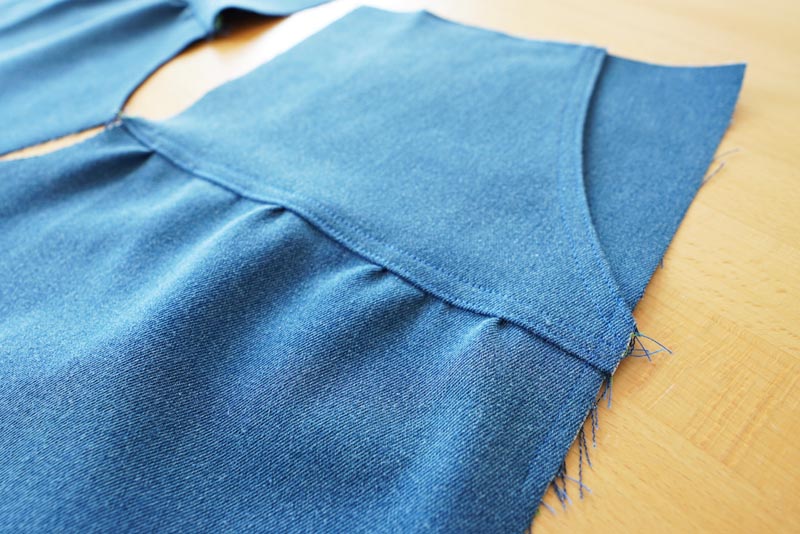 Dětský a dámský střih na kalhot + podrobný návod na šití balónových kalhot zdarma - pomocné švy pro stabilizaci kapes