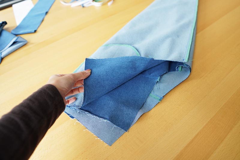 Návod na šití kalhot s pružným pasem a nařasením (+ dětský a dámský střih) - sedový šev