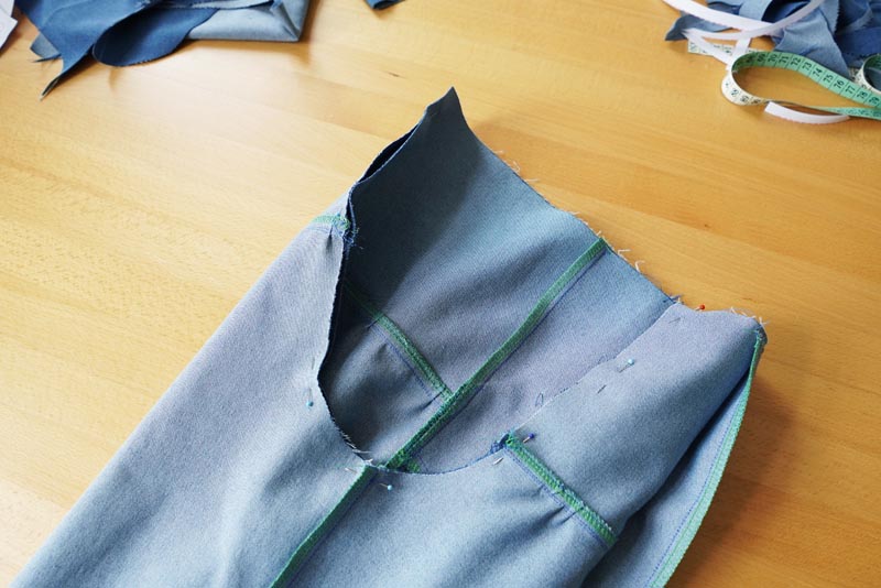 Návod na šití kalhot s pružným pasem a nařasením (+ dětský a dámský střih) - sedový šev