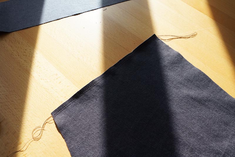 Jak ušít lehce balónové kalhoty s pasem do gumy - dámské nebo dětské, návod na šití zdarma - řasení