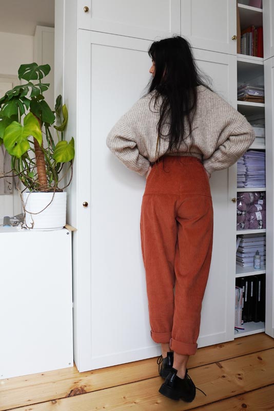 Jak ušít dámské nebo dětské balónové kalhoty se sedlem a pasem do gumy