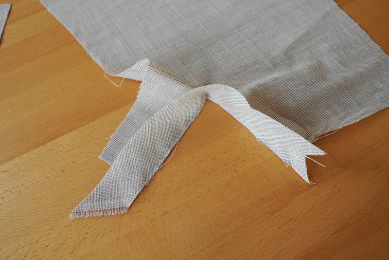 Jak ušít jednoduchou dámskou vrchní košili, podrobný návod na šití krok za krokem zdarma + střih v dámských velikostech 32-60. Rozparek rukávu