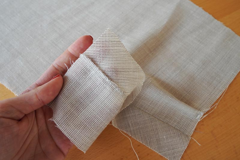 Jak ušít jednoduchou dámskou vrchní košili, podrobný návod na šití krok za krokem zdarma + střih v dámských velikostech 32-60. Rozparek rukávu