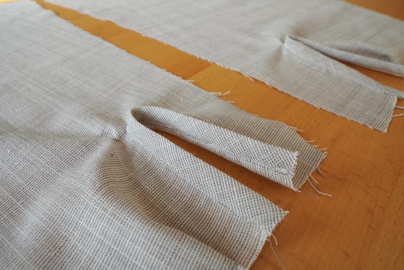 Jak ušít jednoduchou dámskou vrchní košili, podrobný návod na šití krok za krokem zdarma + střih v dámských velikostech 32-60. Rozparek rukávu