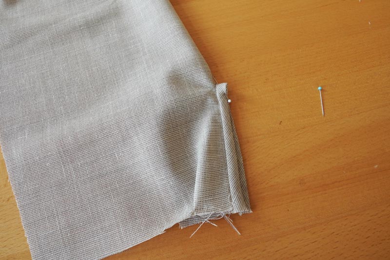 Jak ušít jednoduchou dámskou vrchní košili, podrobný návod na šití krok za krokem zdarma + střih v dámských velikostech 32-60. Rozparek rukávu