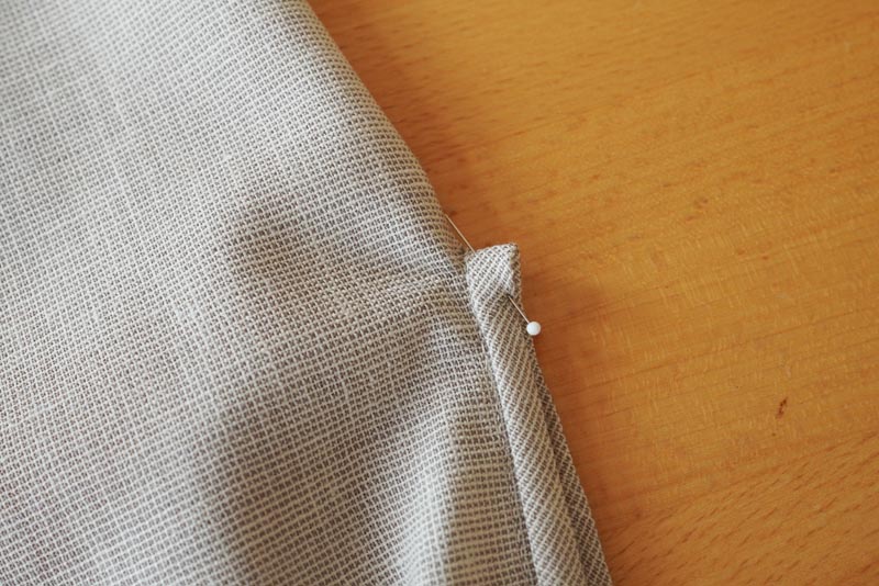 Jak ušít jednoduchou dámskou vrchní košili, podrobný návod na šití krok za krokem zdarma + střih v dámských velikostech 32-60. Rozparek rukávu