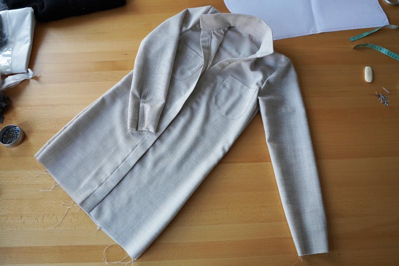 Jak ušít jednoduchou dámskou vrchní košili, podrobný návod na šití krok za krokem zdarma + střih v dámských velikostech 32-60. Rukávové a boční švy