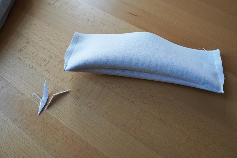 Jak ušít jednoduchou dámskou vrchní košili, podrobný návod na šití krok za krokem zdarma + střih v dámských velikostech 32-60. Manžety rukávů