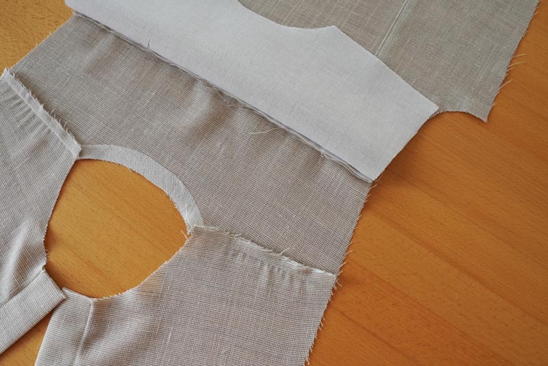 Jak ušít jednoduchou dámskou vrchní košili, podrobný návod na šití krok za krokem zdarma + střih v dámských velikostech 32-60. Ramenní švy