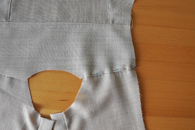 Jak ušít jednoduchou dámskou vrchní košili, podrobný návod na šití krok za krokem zdarma + střih v dámských velikostech 32-60. Ramenní švy