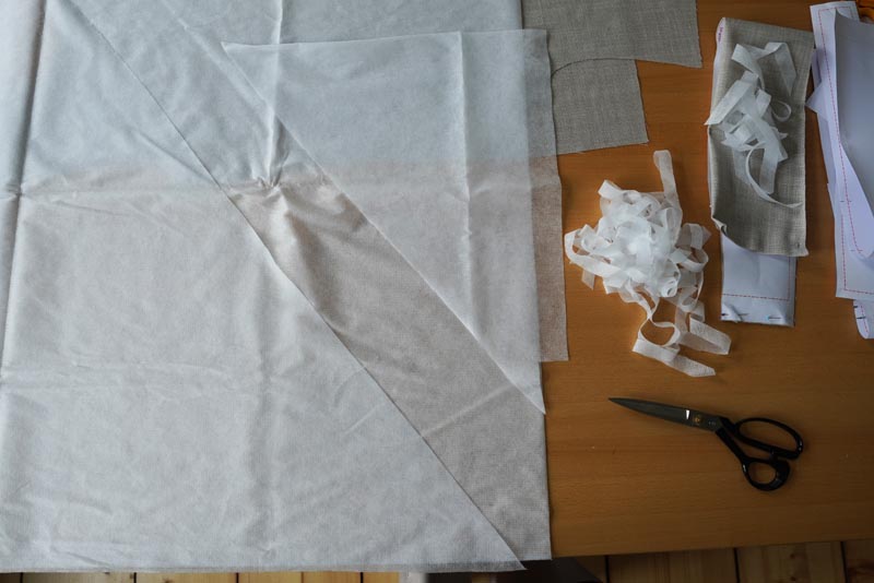 Jak ušít jednoduchou dámskou vrchní košili, podrobný návod na šití krok za krokem zdarma + střih v dámských velikostech 32-60. Příprava proužku vlizelínu