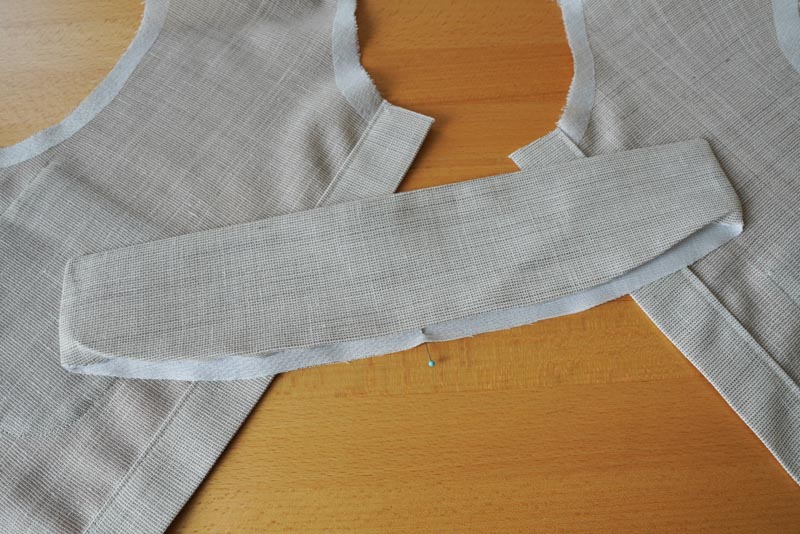 Jak ušít jednoduchou dámskou vrchní košili, podrobný návod na šití krok za krokem zdarma + střih v dámských velikostech 32-60. Límec