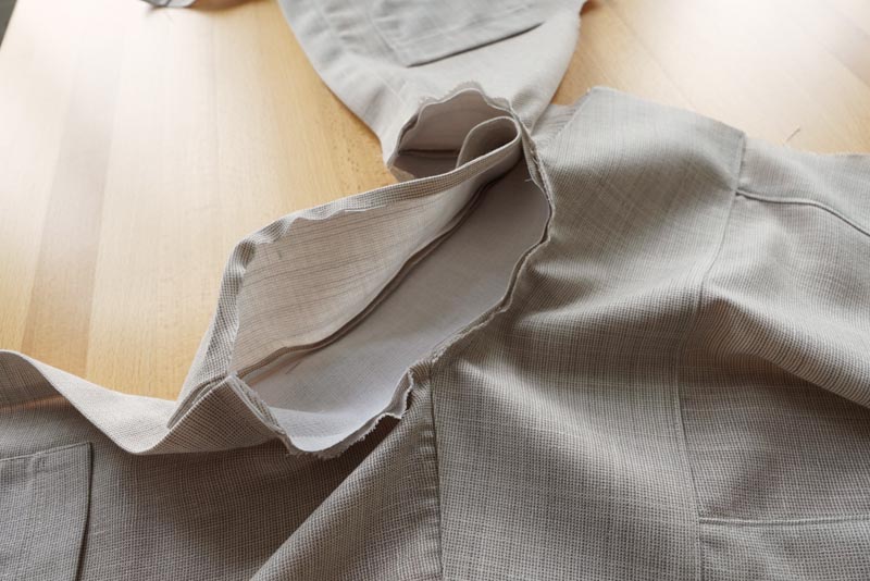 Jak ušít jednoduchou dámskou vrchní košili, podrobný návod na šití krok za krokem zdarma + střih v dámských velikostech 32-60. Límec