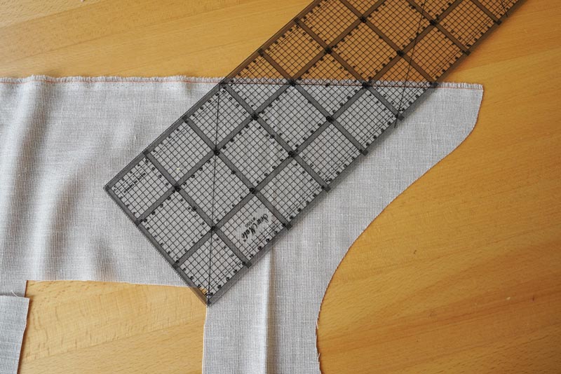 Jak ušít jednoduchou dámskou vrchní košili, podrobný návod na šití krok za krokem zdarma + střih v dámských velikostech 32-60. Rozparek rukávu