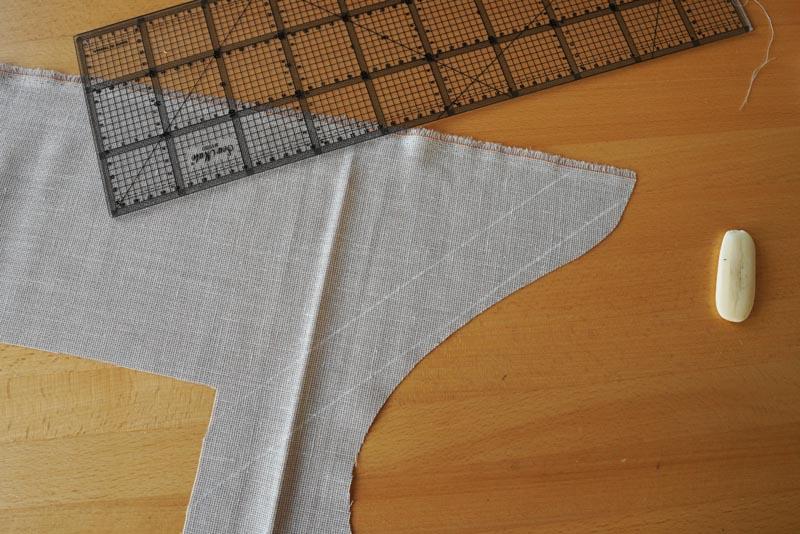 Jak ušít jednoduchou dámskou vrchní košili, podrobný návod na šití krok za krokem zdarma + střih v dámských velikostech 32-60. Rozparek rukávu