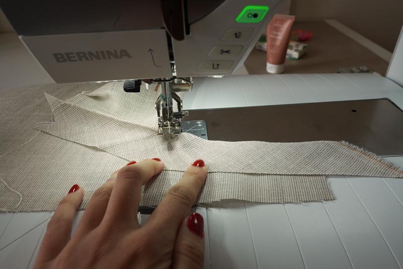 Jak ušít jednoduchou dámskou vrchní košili, podrobný návod na šití krok za krokem zdarma + střih v dámských velikostech 32-60. Rozparek rukávu