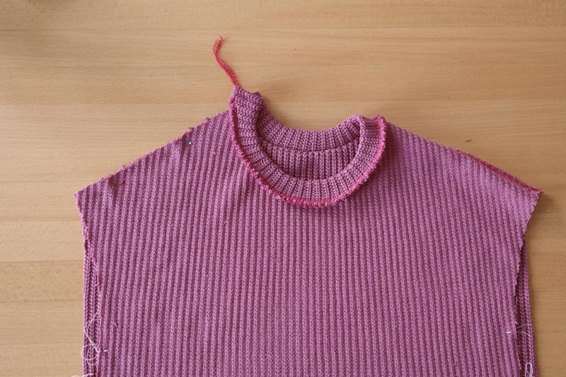 Snadné šití pro začátečníky. Návod jak ušít jednoduchý dámský svetr. Ramenní šev