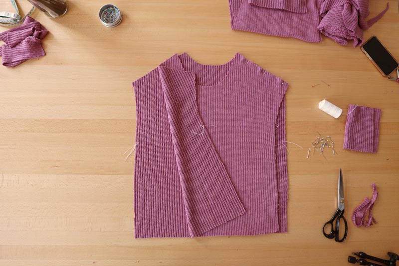 Snadné šití pro začátečníky. Návod jak ušít jednoduchý dámský svetr. Ramenní šev (náramenice)