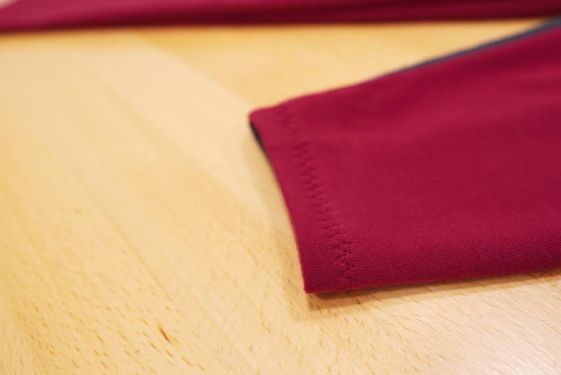 Jak ušít dámské šaty - dokončení lemů rukávů a spodního lemu šatů