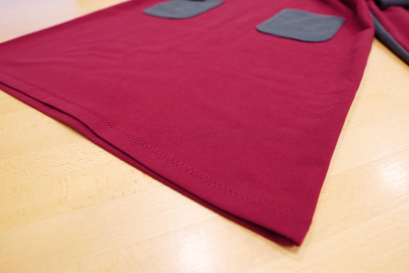 Jak ušít dámské šaty - dokončení lemů rukávů a spodního lemu šatů