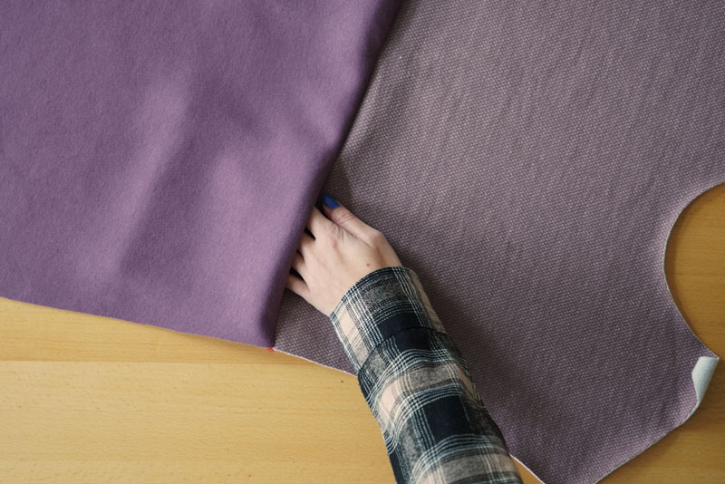 Podrobný návod jak ušít pohodlné dámské mikinové šaty - sesazovací šev v předním dílu a kapsy