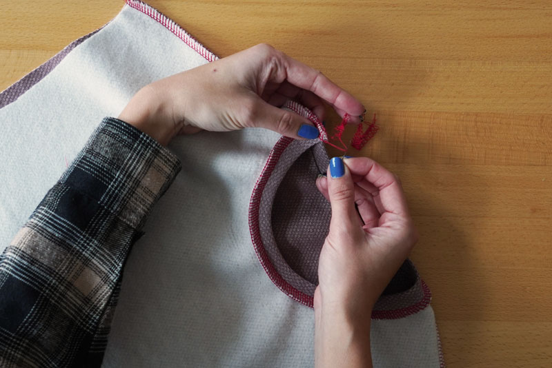 Podrobný návod jak ušít pohodlné dámské mikinové šaty - levý ramenní šev