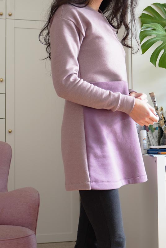 Střih a podrobný návod jak ušít pohodlné dámské mikinové šaty