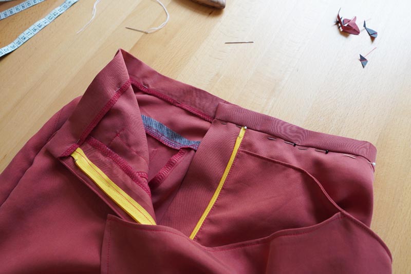 Jak ušít dámské volné kalhoty - pasový límec