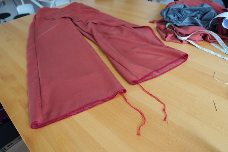 Jak ušít dámské volné kalhoty - koncové záložky délky kalhot