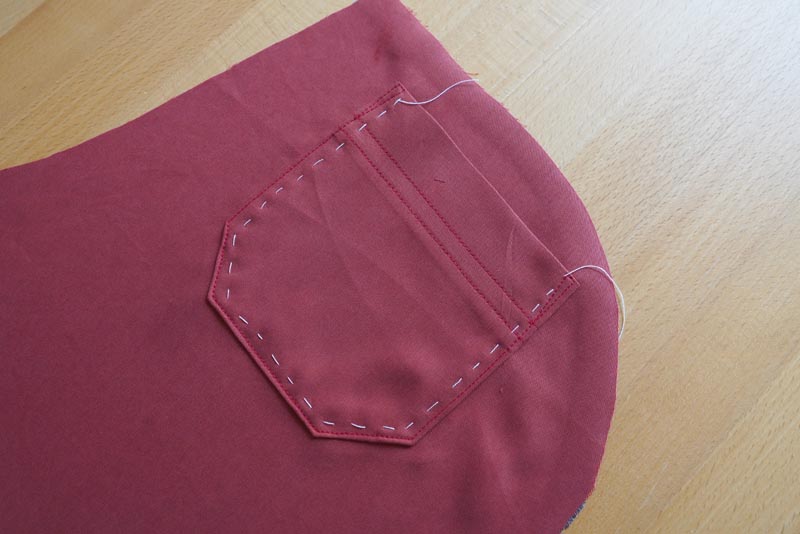 Jak ušít dámské volné kalhoty - zadní nakládané kapsy